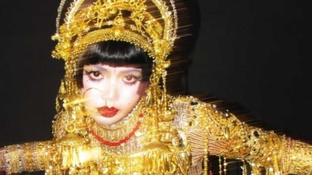 BLACKPINK リサ、衝撃のハロウィーン仮装を披露！Netflixアニメのキャラに変身