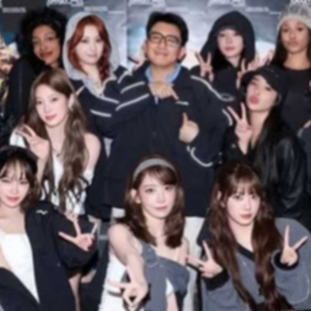 LE SSERAFIMからILLIT、KATSEYEまで！バン・シヒョク議長、記念ショットと共に愛情を表現