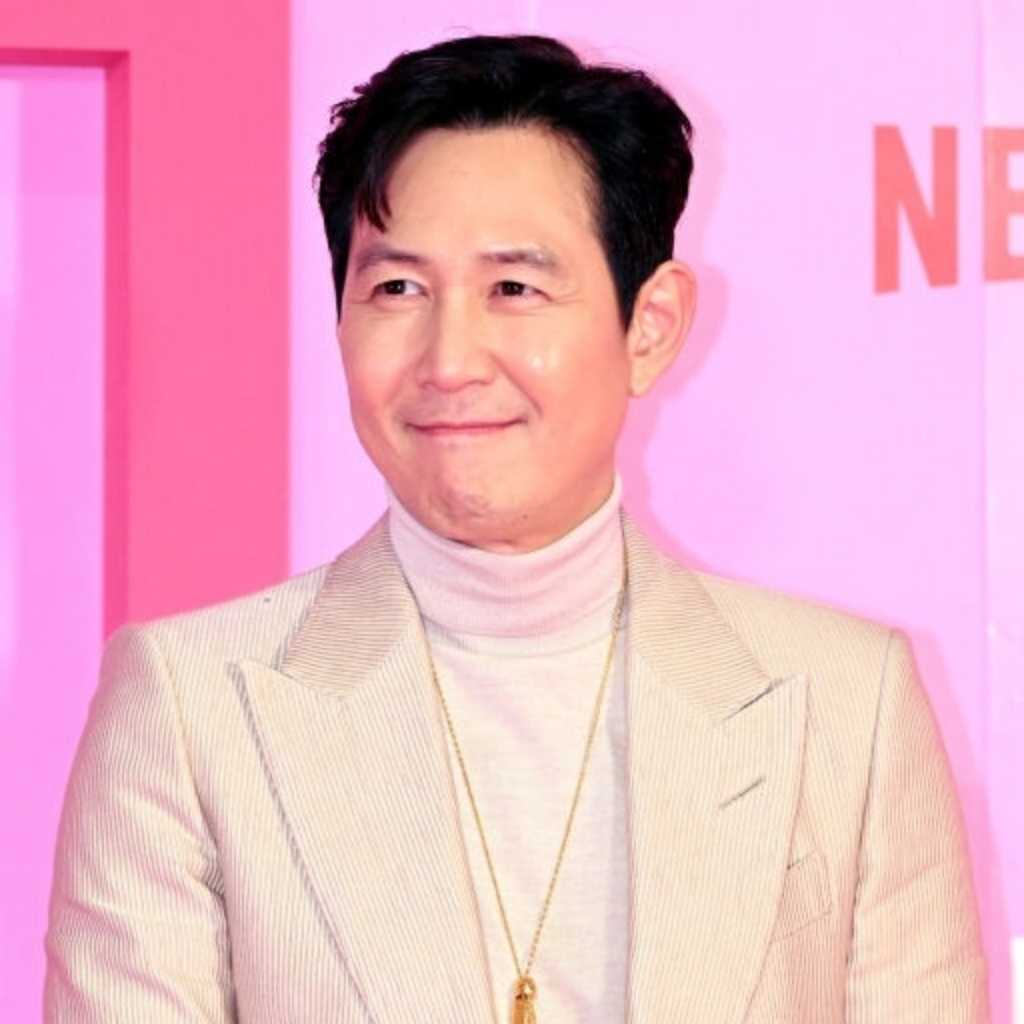 “イ・ジョンジェが取締役”アーティストスタジオ、英・制作会社とタッグ！K-POPアイドルの裏側を映画化