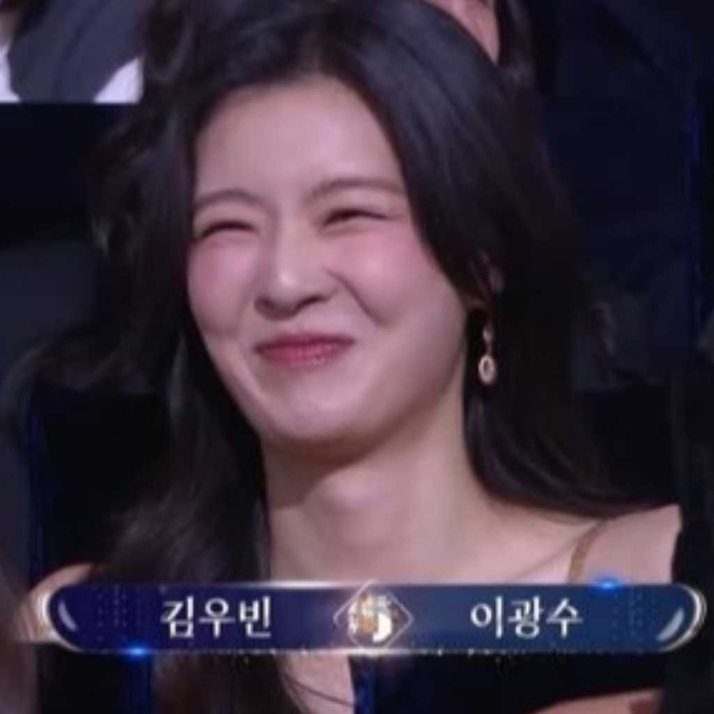 “公開恋愛中”イ・グァンス&イ・ソンビン、授賞式で遠距離ツーショット!双眼鏡ポーズで見つめる姿が話題に