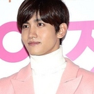 【PHOTO】東方神起 チャンミン「ネコのお葬式」VIP試写会に登場“キュートなピンクコート”
