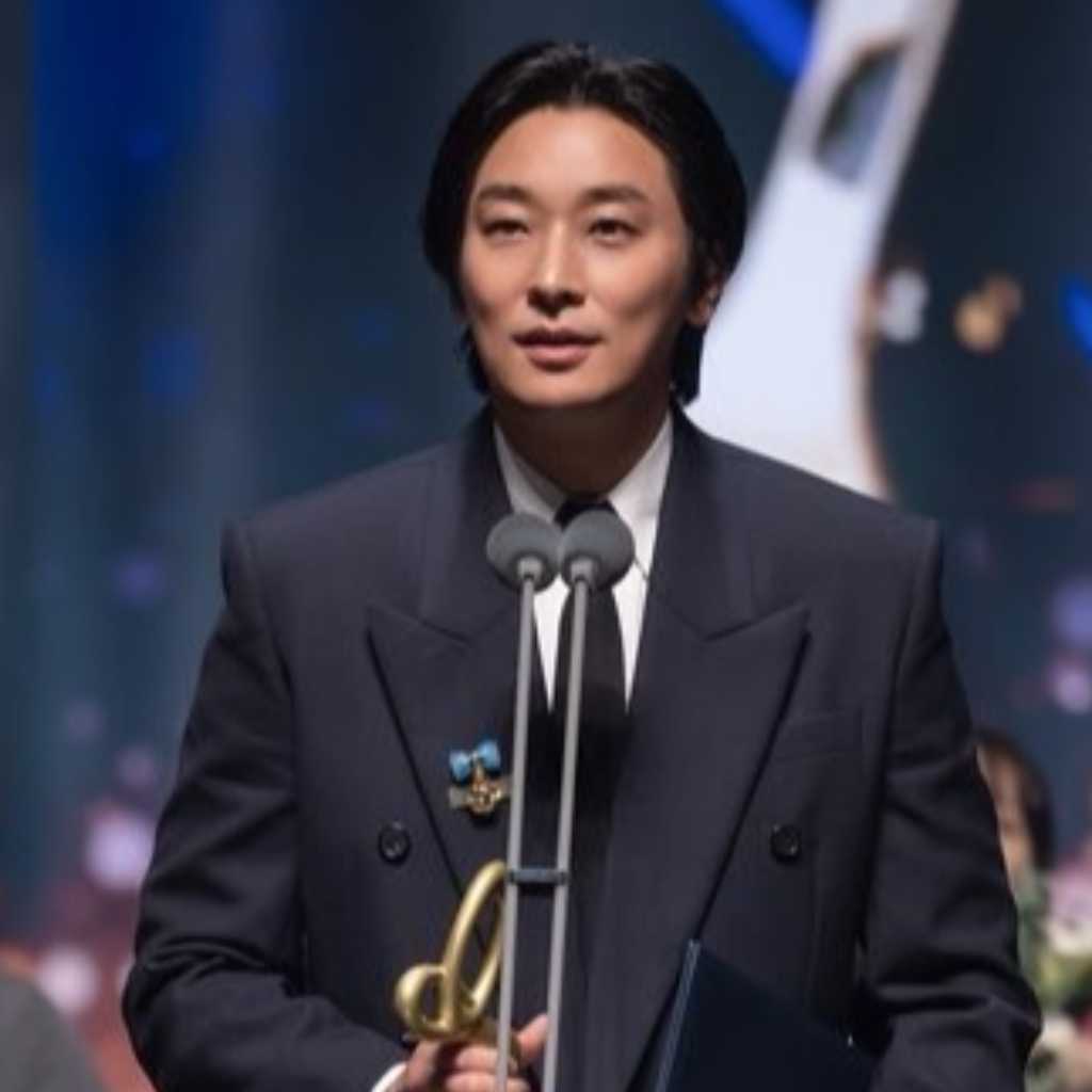 チュ・ジフン「大韓民国大衆文化芸術賞」で国務総理表彰を受賞“先輩・後輩とこの場に立てて光栄”