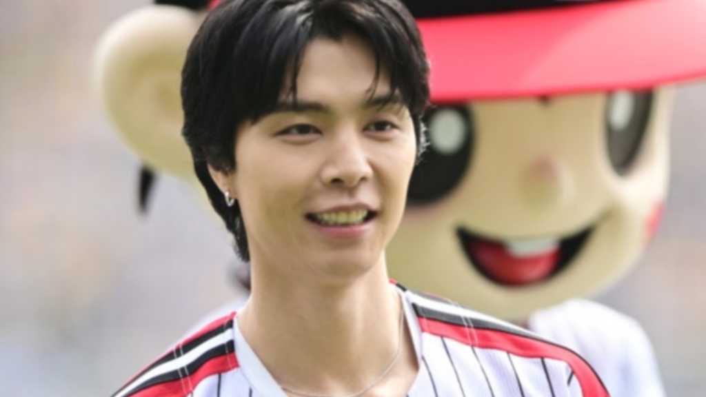 【PHOTO】NCT ジャニー、始球式に登場…爽やかな笑顔で手を振って挨拶