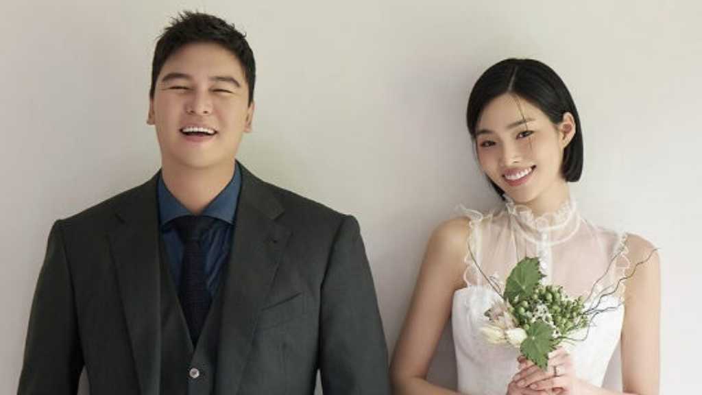 イ・ジャンウと11月に結婚…チョ・ヘウォン、微笑ましいウエディング写真を公開