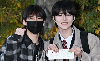 【PHOTO】AMPERS＆ONE キム・スンモ＆ALL(H)OURS オン、大学修学能力試験のため会場へ…メンバーも応援に
