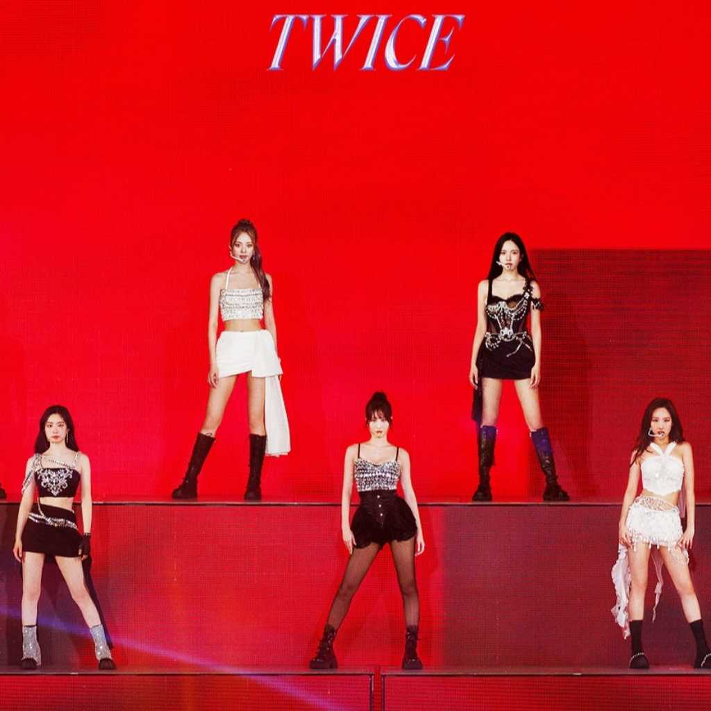 TWICE、日産スタジアム公演のLIVE DVD＆Blu-rayを3月19日に発売！5月にはベストアルバムもリリース