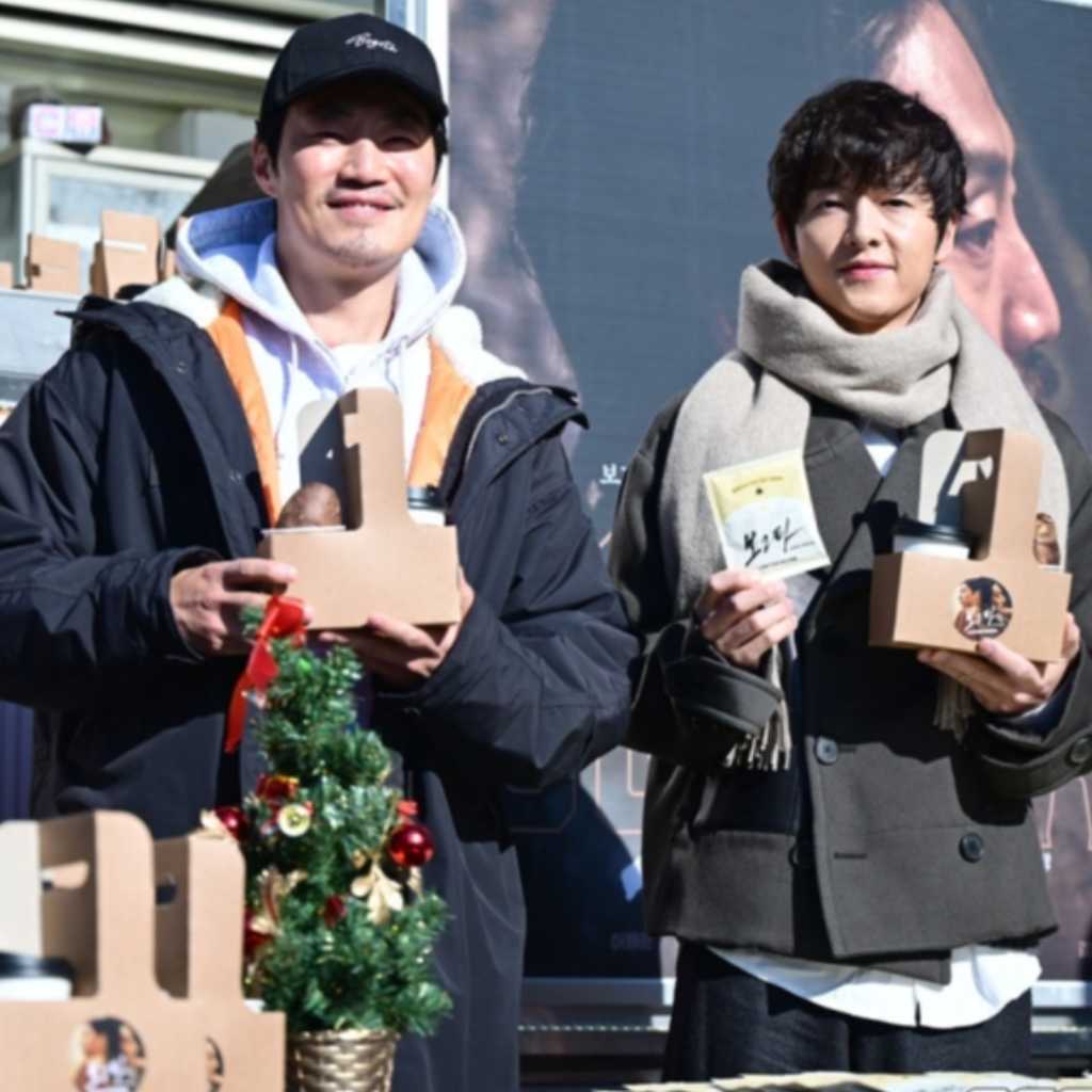 【PHOTO】ソン・ジュンギ＆イ・ヒジュン、映画「ボゴタ」イベントに参加！ファンへクリスマスプレゼント
