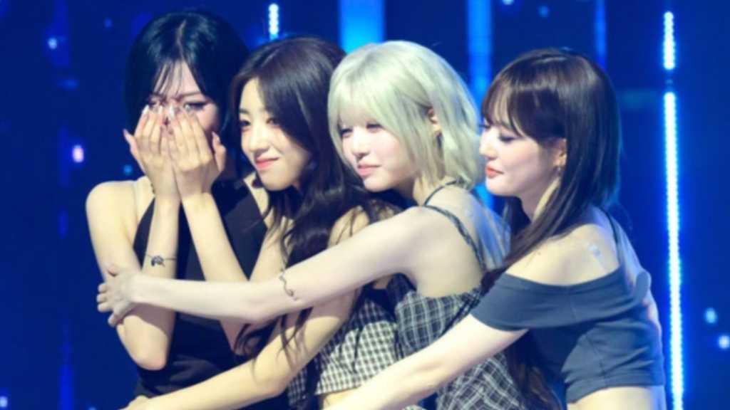 【PHOTO】tripleS、6/10放送の「SHOW CHAMPION」で1位を獲得!メンバーが感激の涙も
