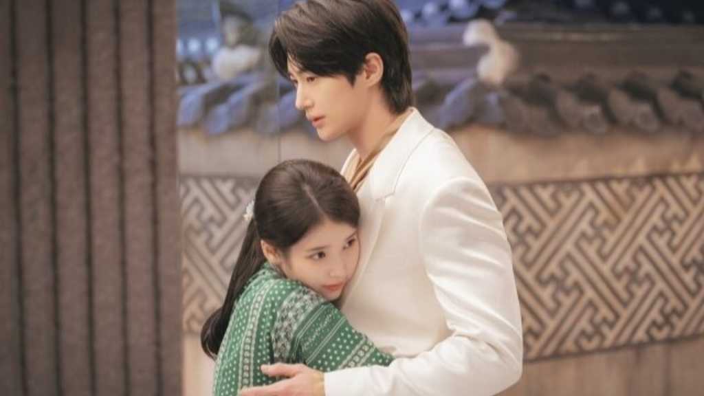 ビョン・ウソク＆IU、胸キュンハグも！新ドラマ「21世紀の大君夫人」スチールカットに注目