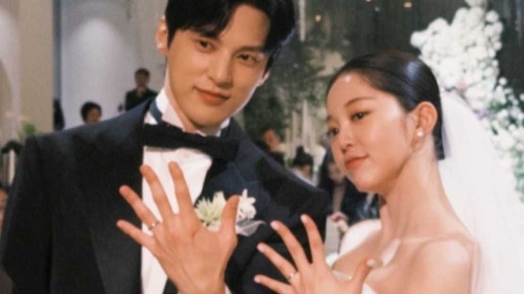 俳優ユン・ソヌ&キム・ガウン、華やかな結婚式の記念写真を公開「人生で一番幸せな日」