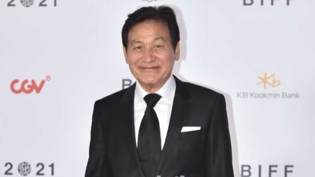 “血液がんで闘病中”アン・ソンギ、突然の健康悪化で病院へ搬送…事務所がコメント