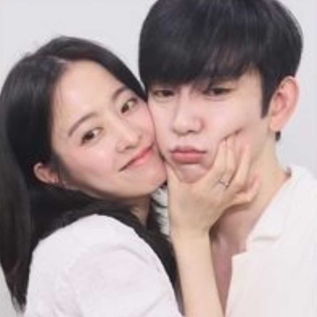 超密着＆バックハグも！GOT7 ジニョン＆パク・ボヨン、ドラマ「未知のソウル」カップル写真が話題