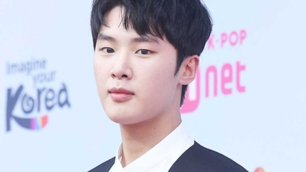 キム・ドンヒ、過去のいじめ騒動を乗り越えて移籍後初…撮影中のビハインドカット公開