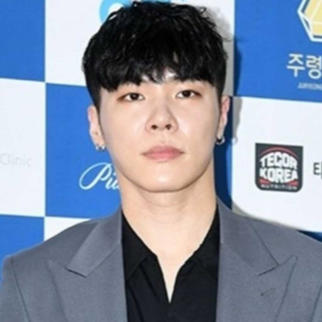 BTS、TWICEからの謹弔花輪も…芸能界の仲間たちが歌手フィソンさんを弔問