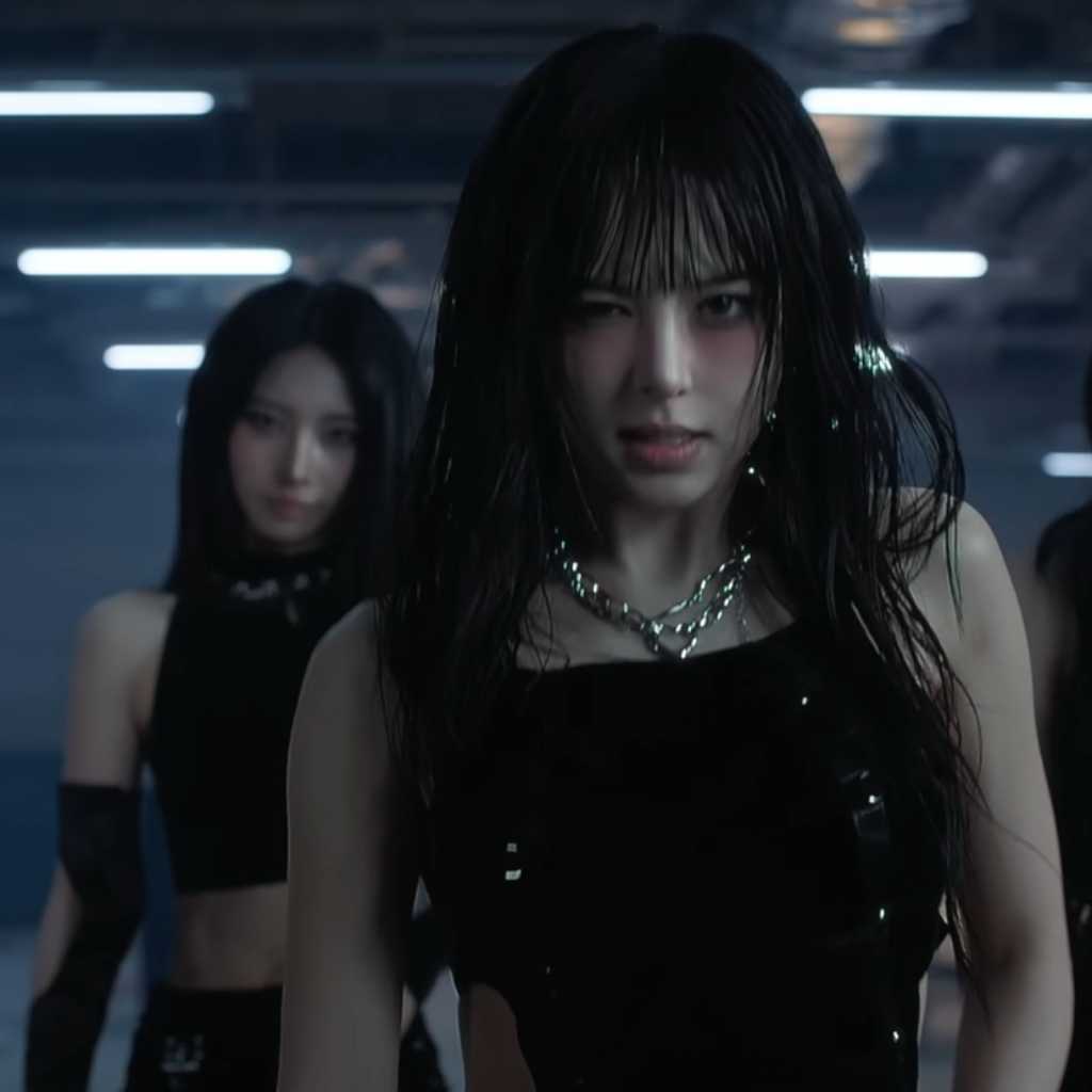 EVERGLOW、タイトル曲「CODE」MV公開…エネルギー溢れるパフォーマンスに注目