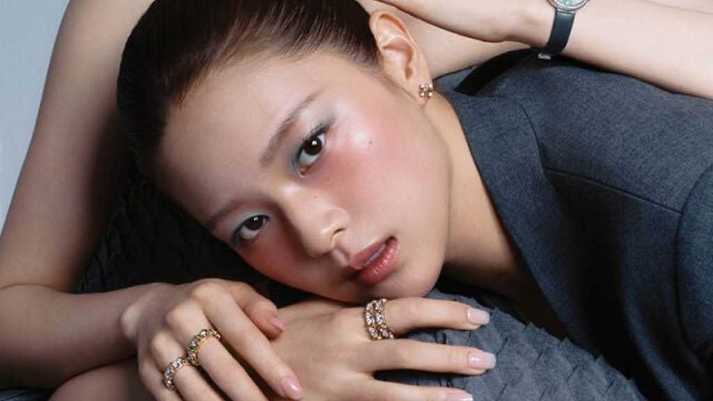 “移籍説が浮上”TWICE ジョンヨン、コン・スンヨンとデビュー後初の姉妹グラビアを公開！（動画あり）