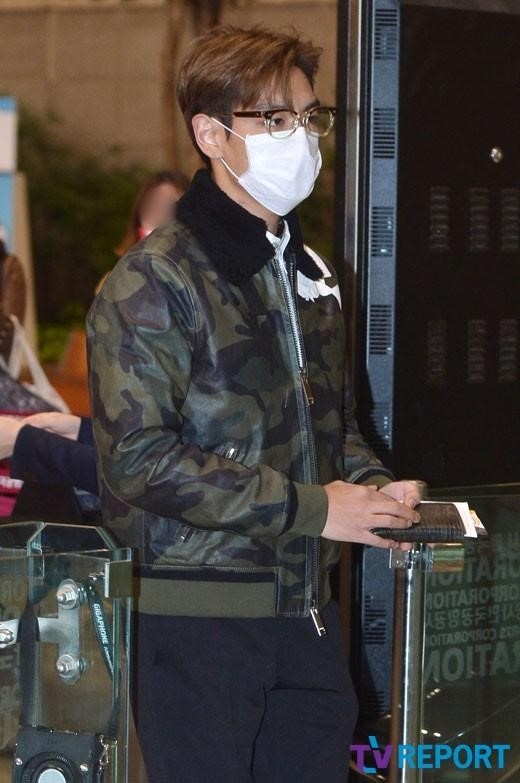 PHOTO】BIGBANGのT.O.P、Valentinoのイベントに出席のため日本へ“マスクでも隠せない存在感” - Kstyle