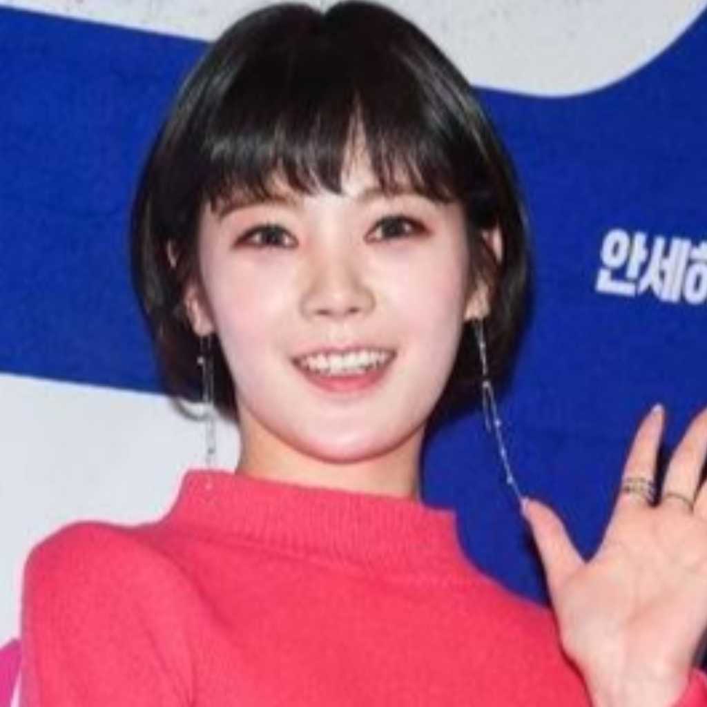 元AFTERSCHOOL リジ、生配信で深刻なうつ状態を吐露…涙の訴えに心配の声「生きるのがつらい」