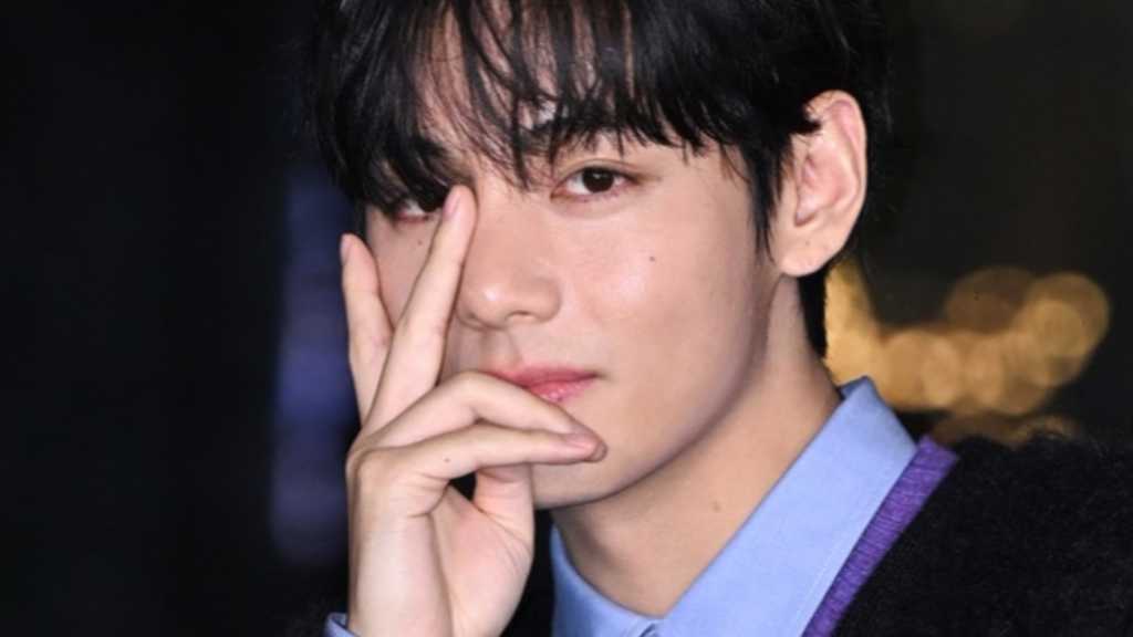 BTSのV、バレーボールコート12面分の超大型電光掲示板に登場!ファンがカムバを応援…東京でイベントも