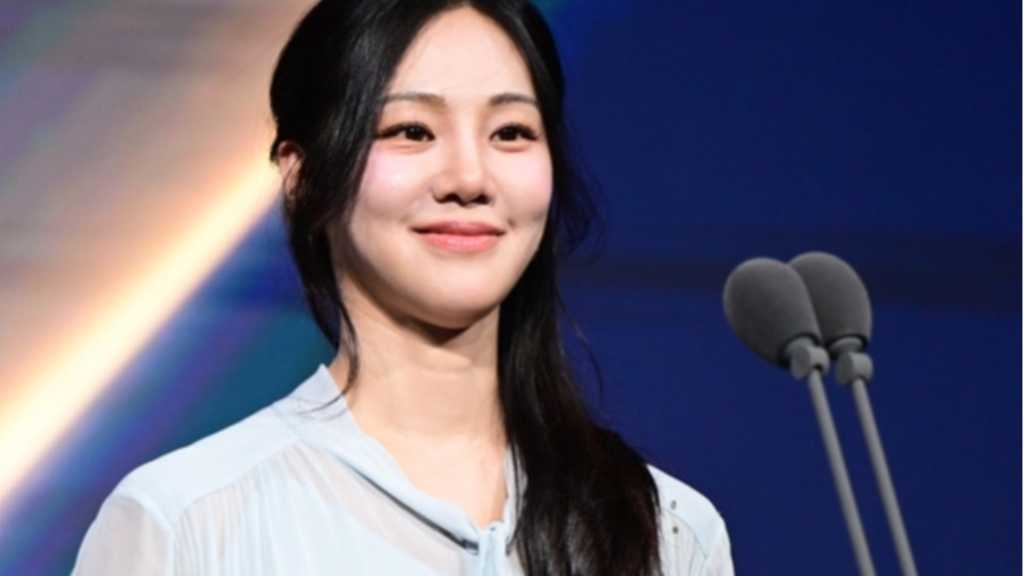 【PHOTO】ハン・ジウン&MAMAMOO ソラら「2025 新韓銀行SOL KBOゴールデングローブ授賞式」に出席