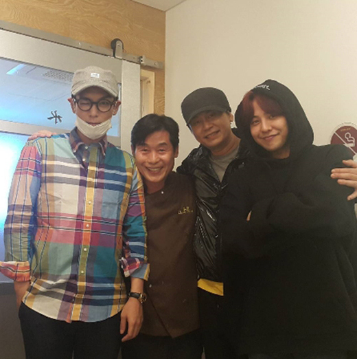 Bigbangのg Dragon イ ヨンボクシェフと再会 T O P ヤン ヒョンソク代表も一緒に4ショット Kstyle