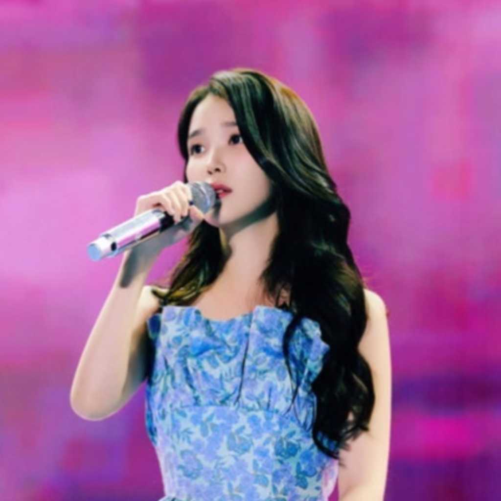 IU、デビュー17周年記念ファンミーティングで特別な瞬間を共有…豪華プレゼントも