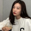 Red Velvet スルギ、ラフなファッションでも輝く美貌…クールな表情の近況ショットを公開
