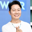 【PHOTO】Brown Eyed Soul ジョンヨプ、ラジオ出演のため放送局へ…爽やかな笑顔