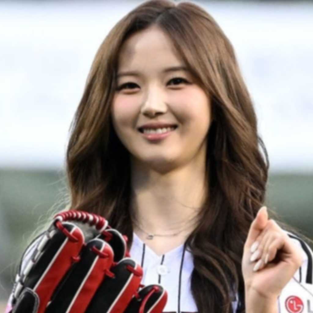 【PHOTO】tripleS イ・ジウ＆チョン・ハヨン、始球・始打式に登場