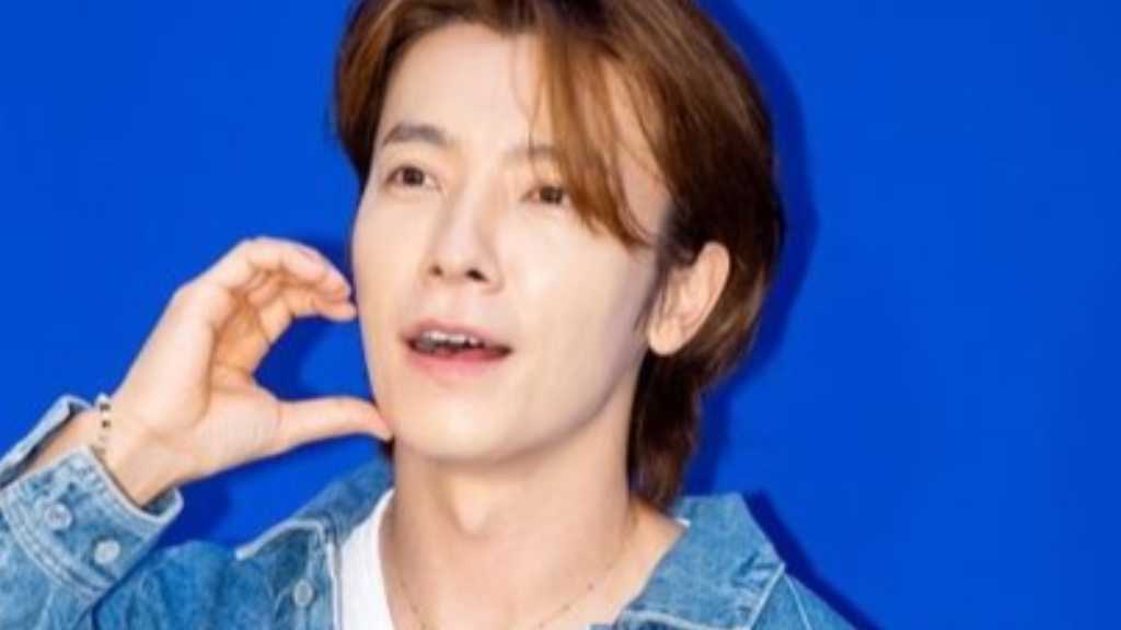 SUPER JUNIOR ドンヘ、公演中に倒れ込み涙を見せる姿も…直筆手紙で謝罪「とても悔しくて胸が痛む」