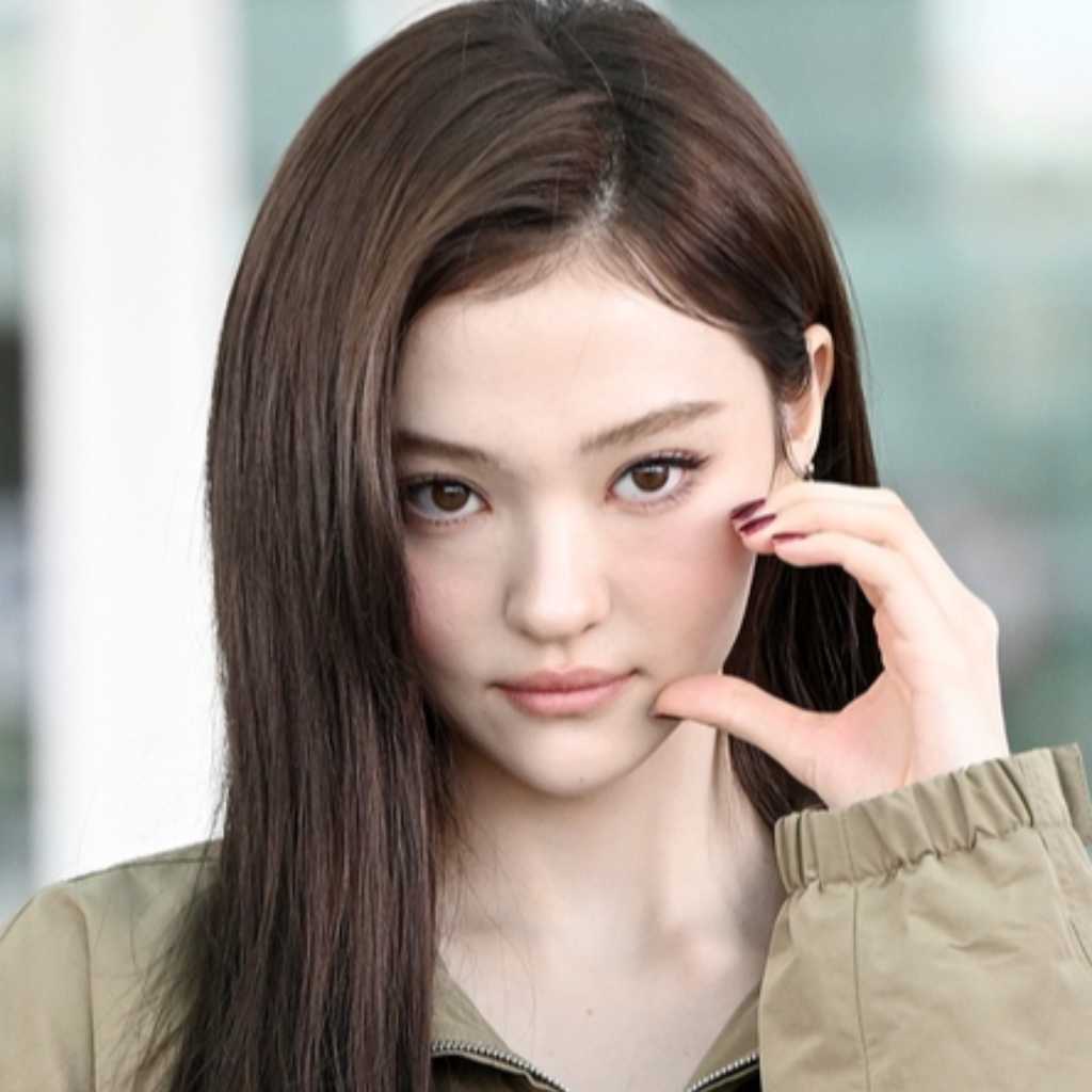 【PHOTO】MEOVV エラ、海外スケジュールのためフランスへ出国（動画あり）