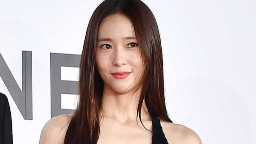 【PHOTO】f(x) クリスタルからOH MY GIRL ユア、シム・ウンギョンまで「釜山国際映画祭」開幕式のレッドカーペットに登場（動画あり）