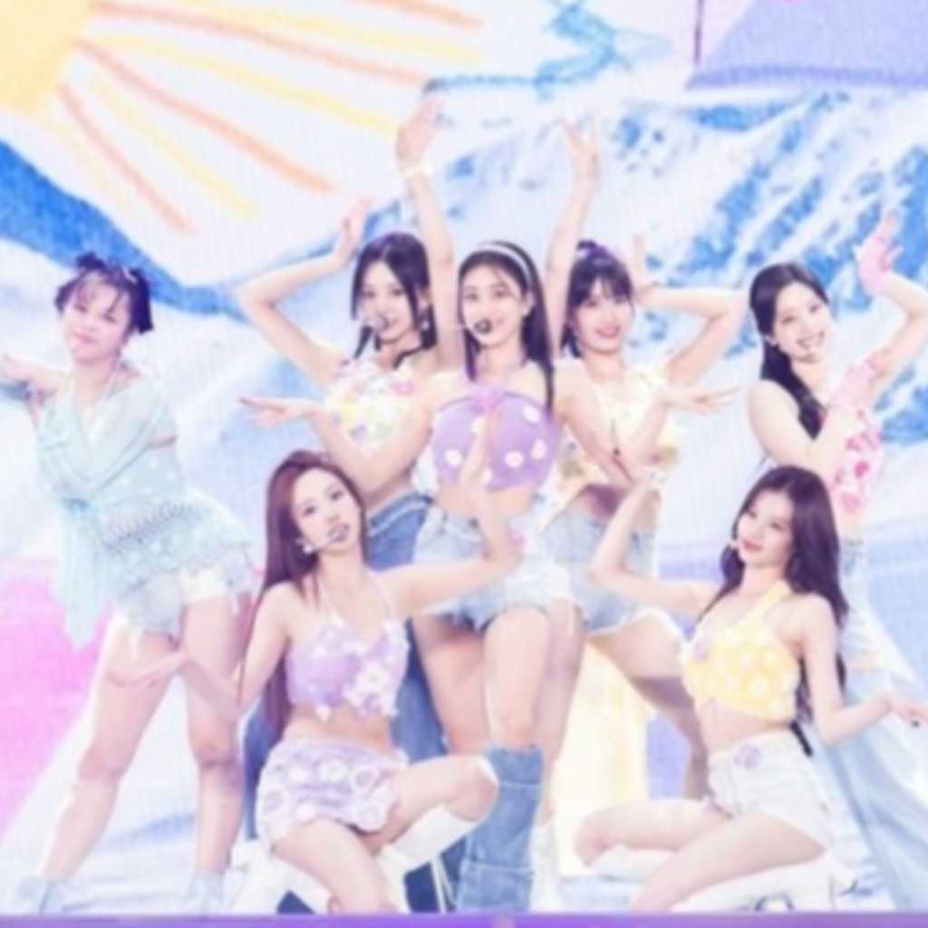 TWICE、コールドプレイの来韓公演でヒット曲を続々披露！今年のコンサートも予告？