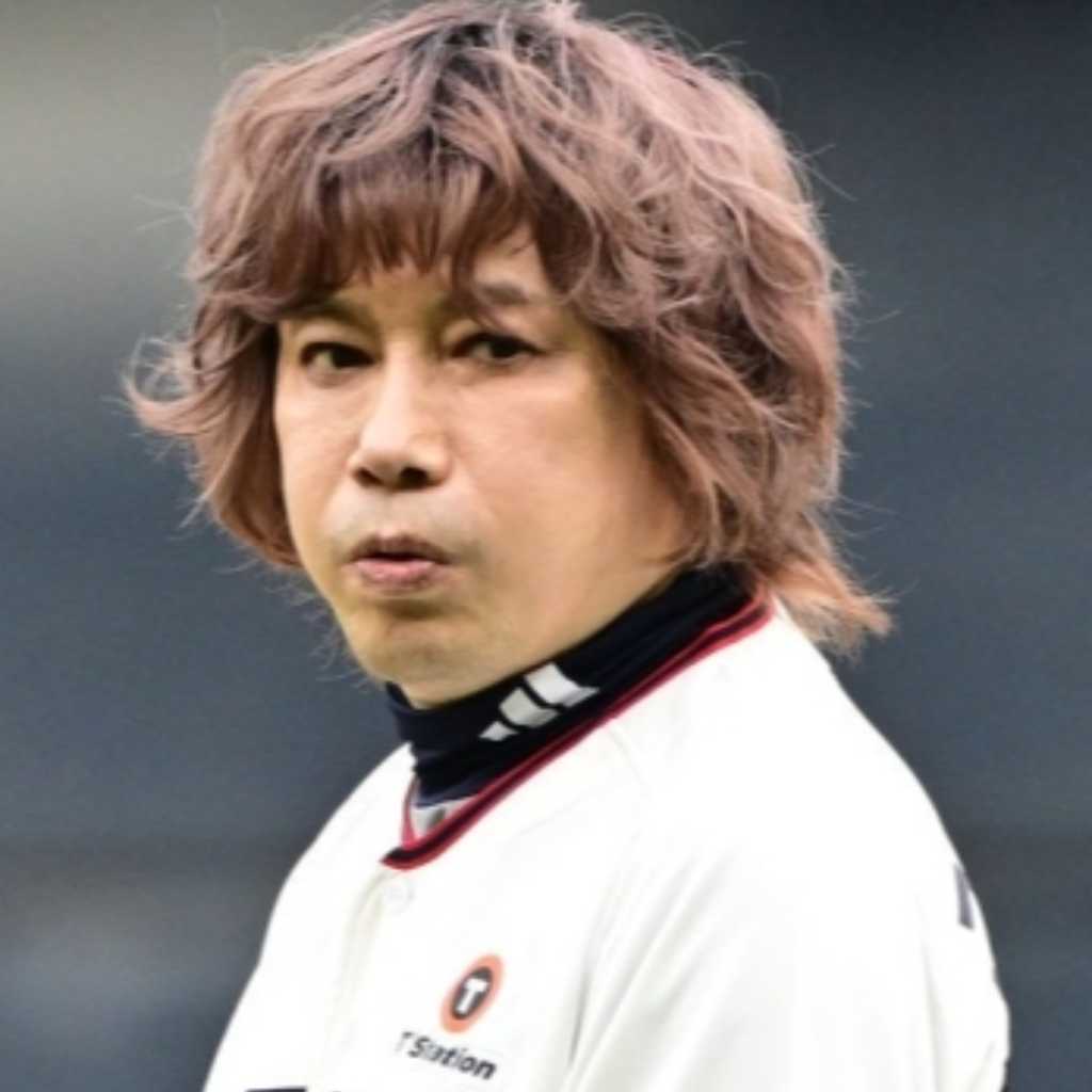 【PHOTO】歌手キム・ジャンフン、始球式に登場…美しい投球フォーム