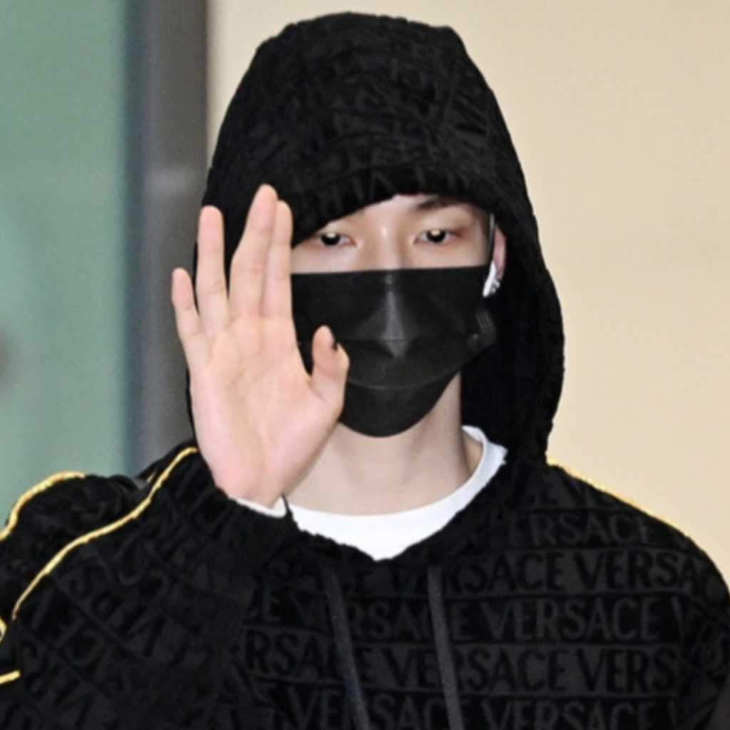 【PHOTO】Stray Kids ヒョンジン、ファッションショーを終えて帰国