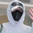 【PHOTO】NCT テヨン、海外スケジュールを終えて帰国…フードを被って登場
