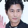 実子の存在認めたチョン・ウソン、一般女性との交際報道の中…キス・ハグの密着プリクラが流出