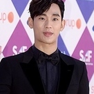 【PHOTO】キム・スヒョン「SBS演技大賞」に出席“小顔が際立つスーツスタイル”