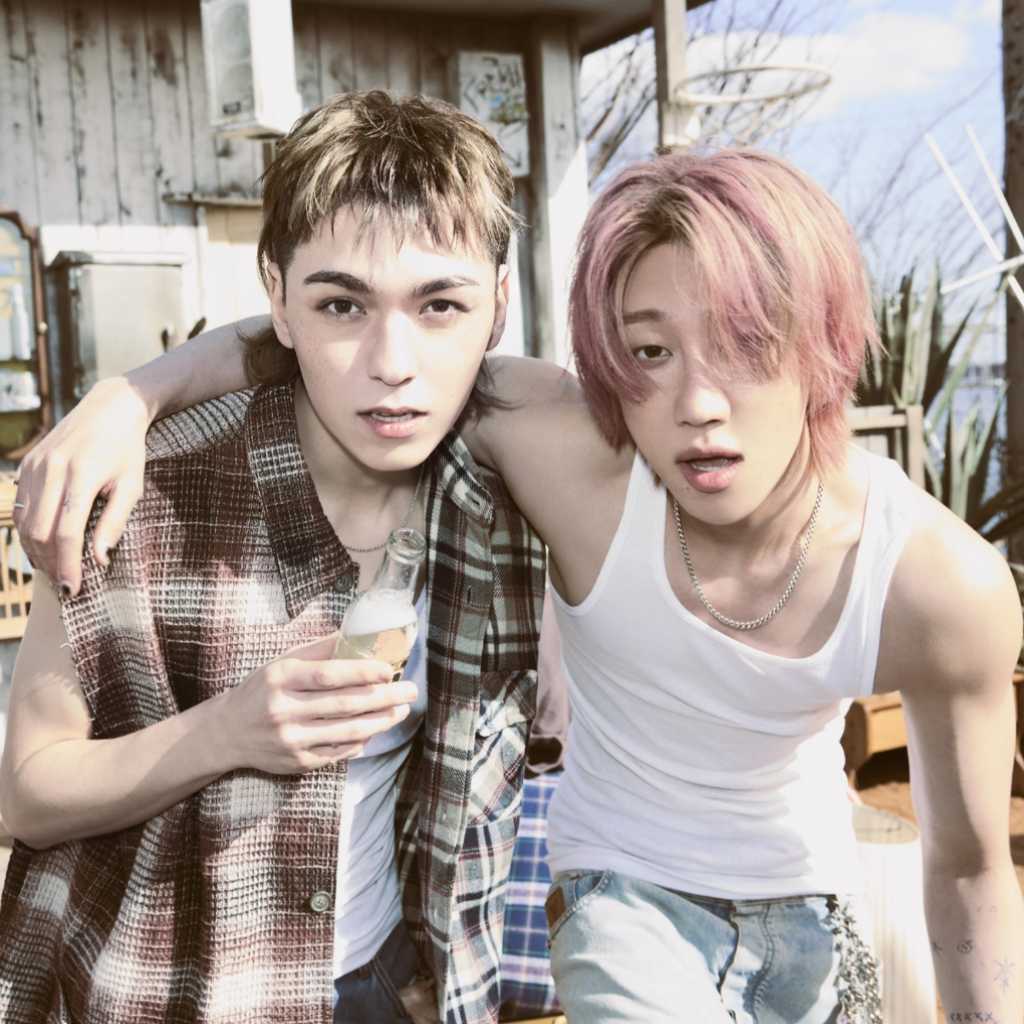 SEVENTEEN ディエイト&バーノンのユニットV8、1stミニアルバムのコンセプトフィルム&フォト第1弾を公開