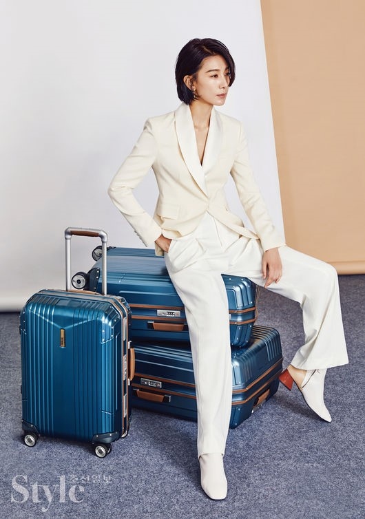 キム ソヒョン 大人の旅行スタイル 上品でラグジュアリーな トラベルファッション を披露 Kstyle