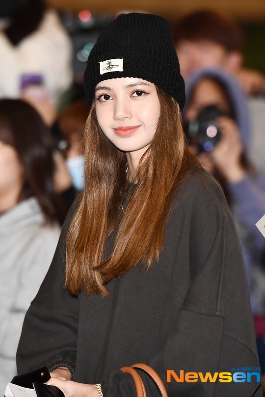 Photo Blackpink Mステ 出演のため日本へ出国 キュートな笑顔 Kstyle