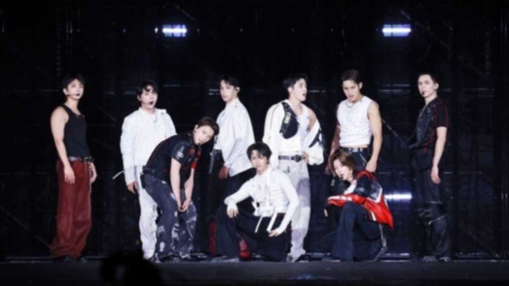 SEVENTEEN、シンガポールのランドマークを彼ら一色に…ワールドツアーに合わせイベントを展開