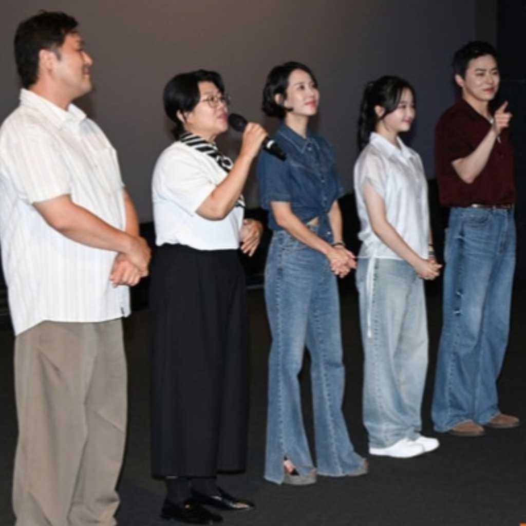 【PHOTO】チョ・ジョンソク＆チェ・ユリら、映画「ゾンビになってしまった私の娘」舞台挨拶に出席