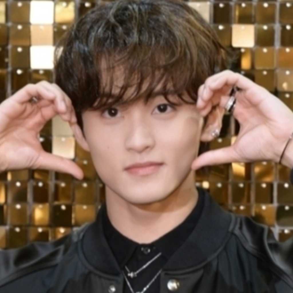 元NCT マーク、おしゃれなデザインに釘付け!こだわりのオフィスを大公開(動画あり)
