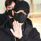 【PHOTO】チョン・ヘイン「2022 FNC KINGDOM」を終えて帰国…手を振って挨拶（動画あり）