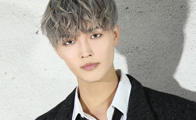 ApeaceのUK、新曲「CHECKMATE」ダンスバージョンのMV公開…LINEスタンプも登場！ - Kstyle