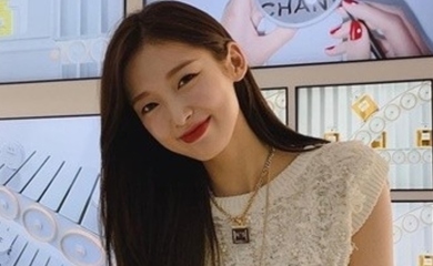 Oh My Girl アリン 普段の可愛いらしい姿とは異なる成熟した魅力を披露 シックな雰囲気 Kstyle