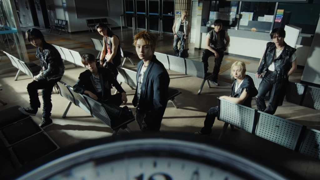 Stray Kids、タイトル曲「This & That」MV公開…中毒性の高いメロディとパフォーマンスに注目