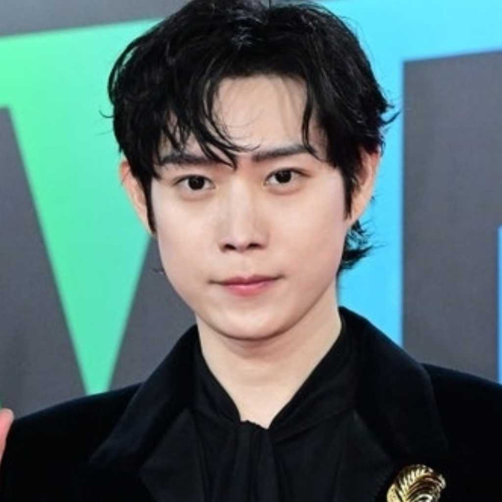 キム・ヨンデ、4月20日に入隊へ…スタッフへの心温まるサプライズが話題