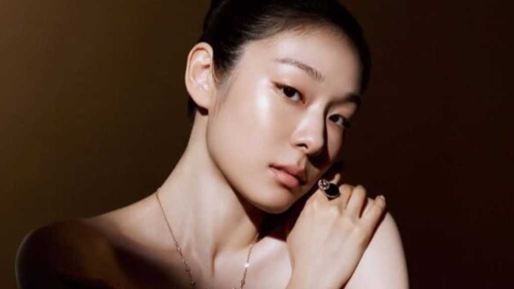キム・ヨナ、高貴な装いでファッション誌に登場！美鎖骨きわだつ繊細なジュエリー